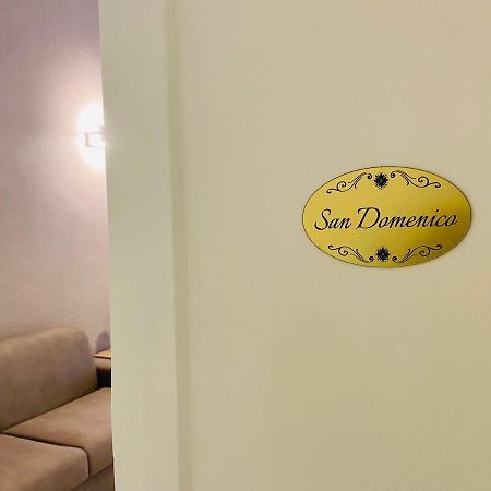 Around Toledo Hotel เนเปิลส์ ภายนอก รูปภาพ