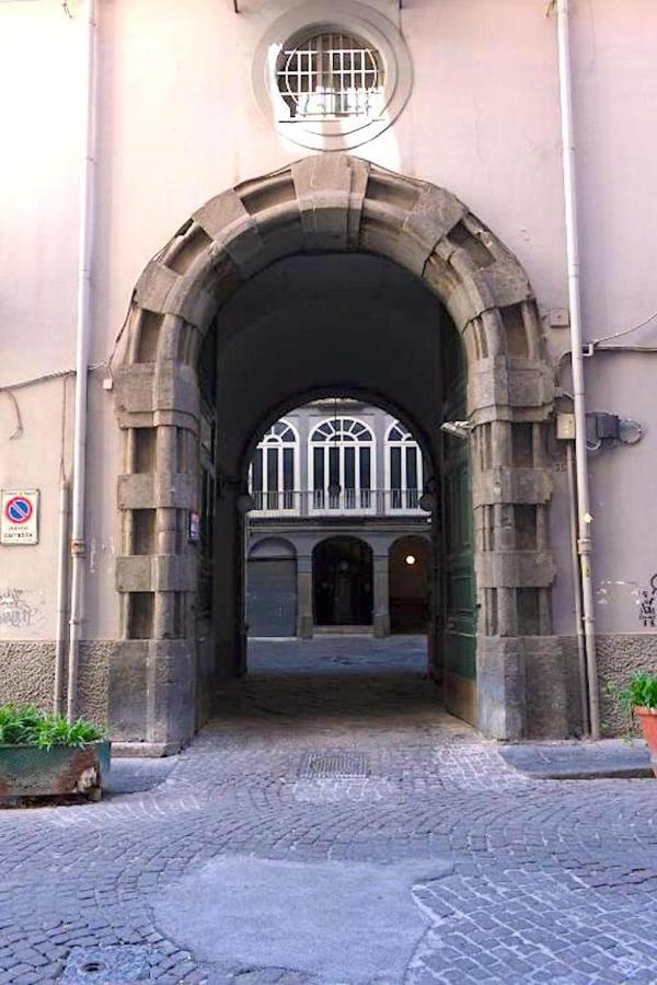 Around Toledo Hotel เนเปิลส์ ภายนอก รูปภาพ
