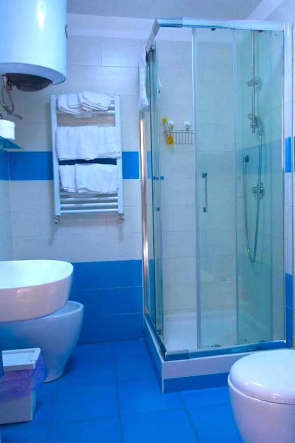 Around Toledo Hotel เนเปิลส์ ภายนอก รูปภาพ