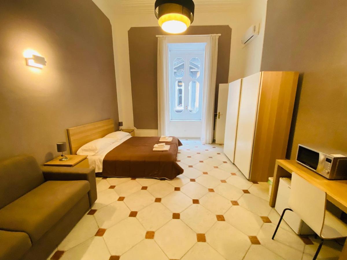Around Toledo Hotel เนเปิลส์ ภายนอก รูปภาพ