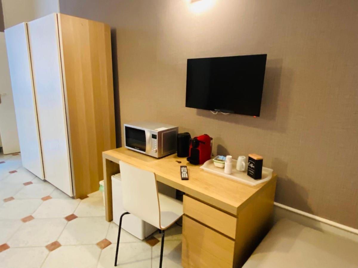 Around Toledo Hotel เนเปิลส์ ภายนอก รูปภาพ