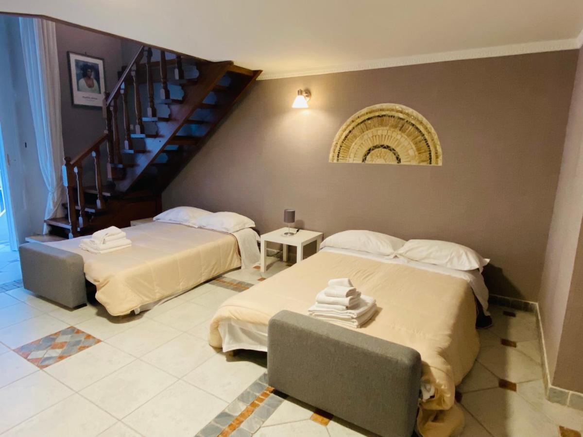 Around Toledo Hotel เนเปิลส์ ภายนอก รูปภาพ