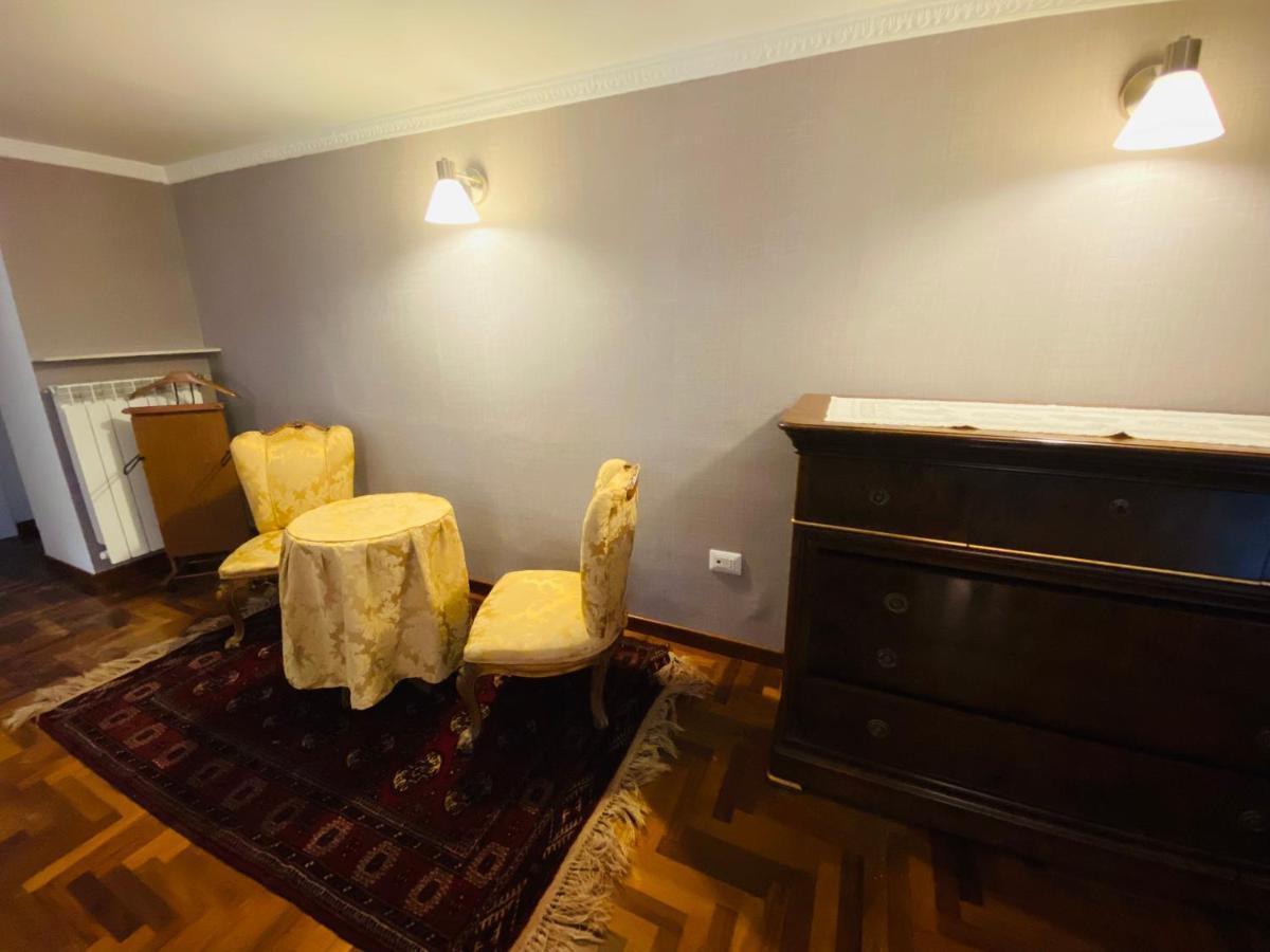 Around Toledo Hotel เนเปิลส์ ภายนอก รูปภาพ
