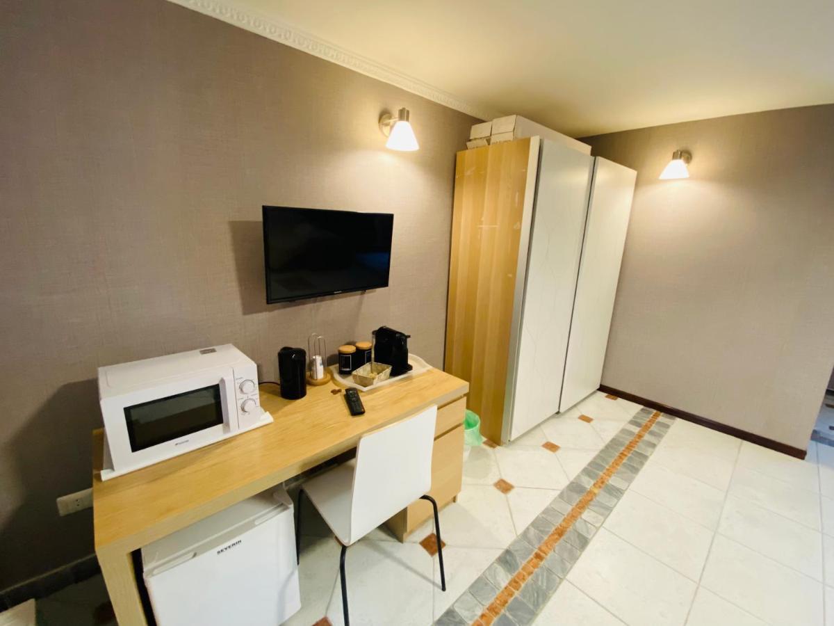 Around Toledo Hotel เนเปิลส์ ภายนอก รูปภาพ